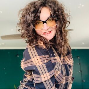 Meet your Posher, Shirley